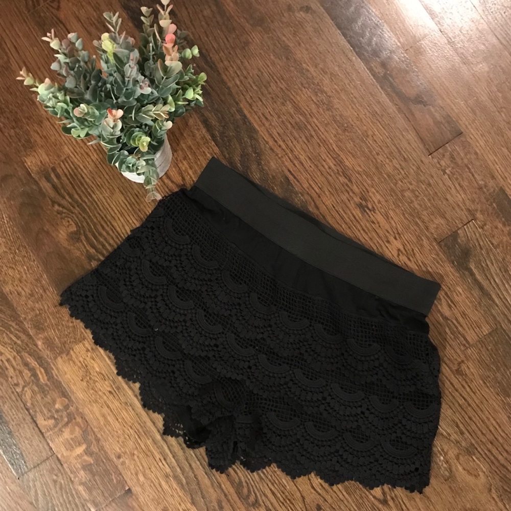 Umgee - size medium, layered lace look - black